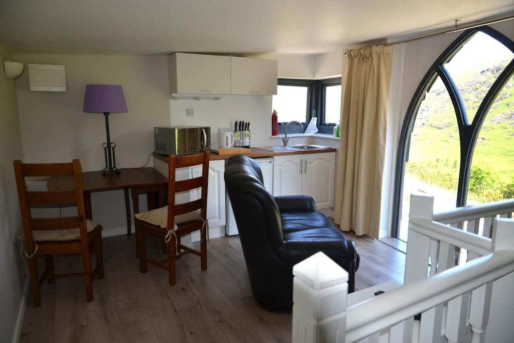Secluded Cottage Nestled In The Beara Peninsula Killarney Eksteriør billede