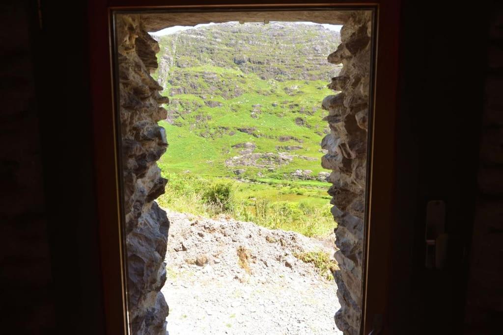 Secluded Cottage Nestled In The Beara Peninsula Killarney Eksteriør billede